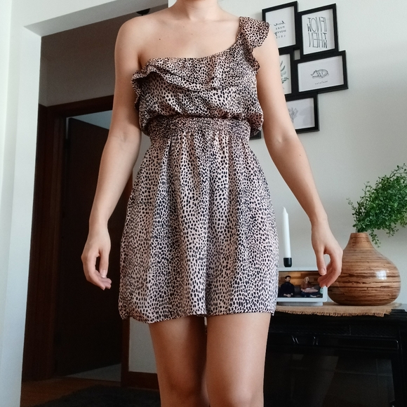 ⚡️SALE⚡️🌱Host Pick🌱Forever 21 Blush and Black One Shoulder Dress - Picture 2 of 8